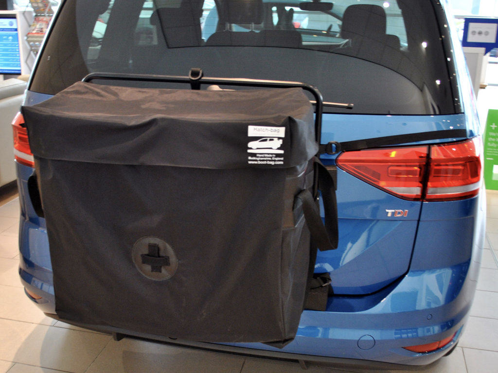 Roof Box VDPBA320 320 Litres Carbon Look Lockable + Tema Roof Rack