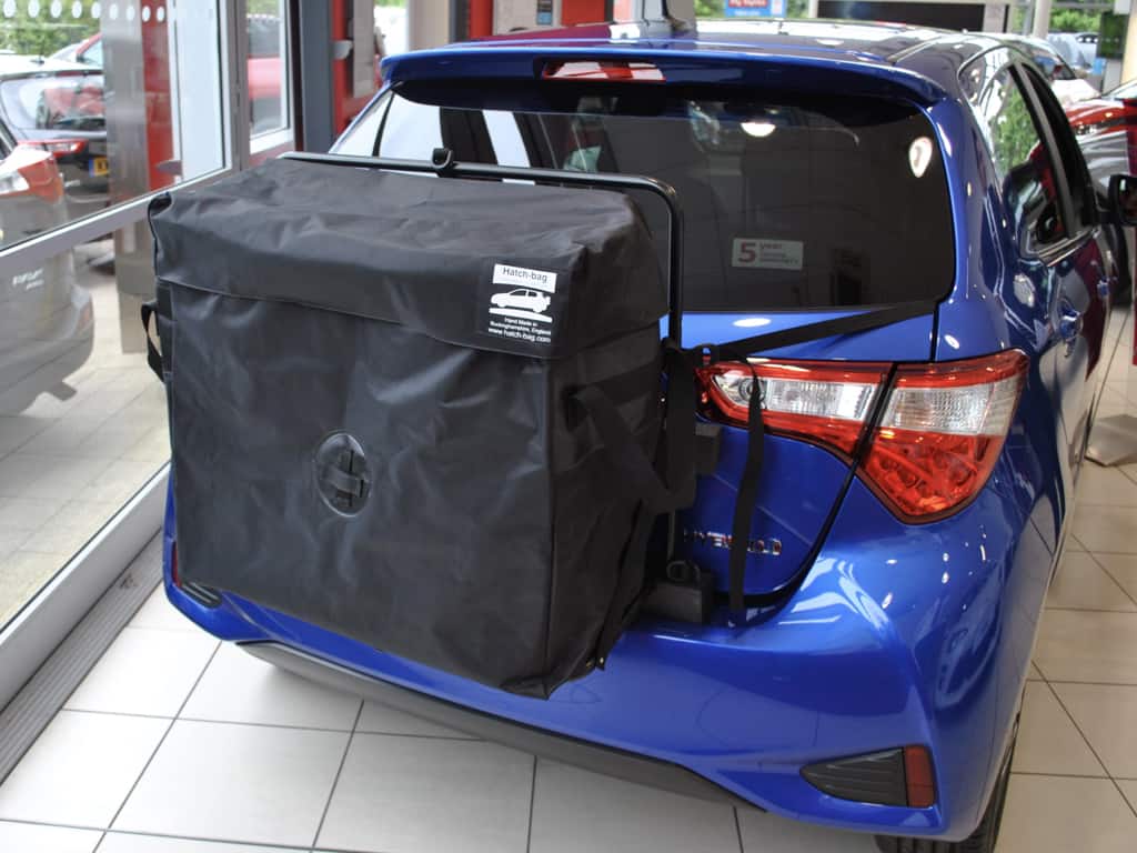 blue toyota auris with a hatch-bag roof box alternative fitted