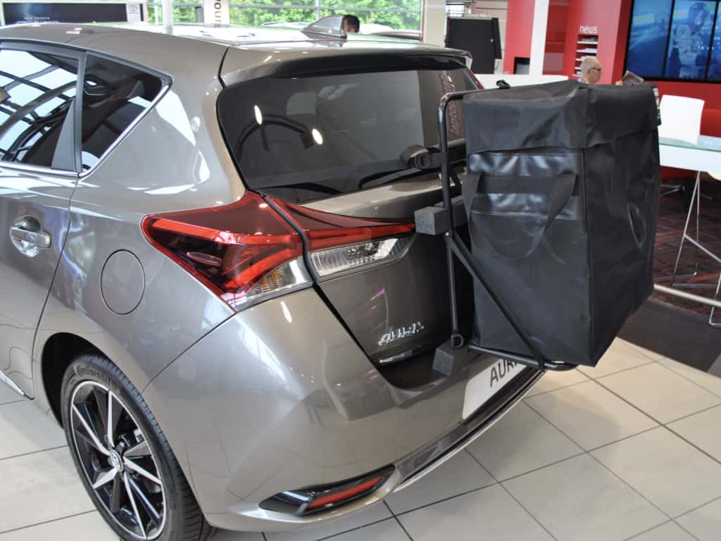 side view of the hatch-bag roof box alternative on a toyota auris