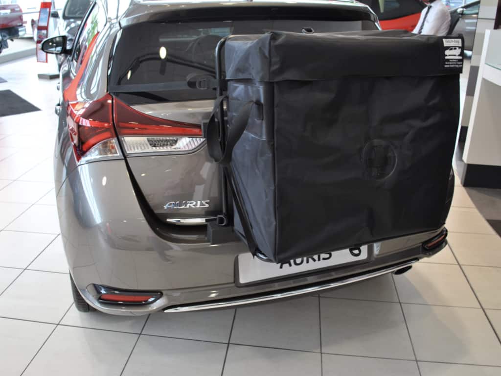 grey toyota auris with a hatch-bag roof box alternative fitted